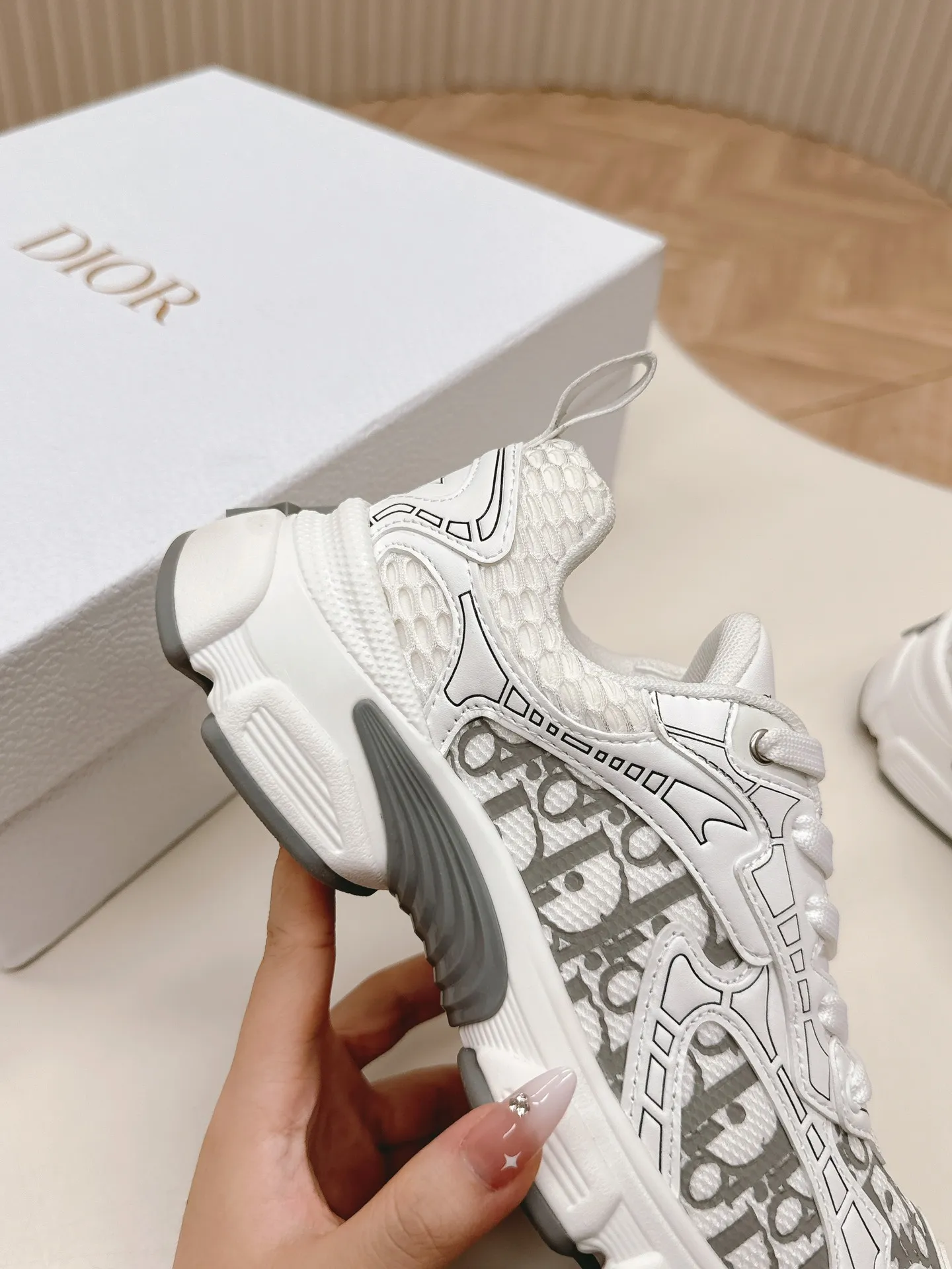 👟👟Ex-factory price 620👟👟 Hot item, star model 2024 main hot item, the newly released Dior Chrono new casual sports shoes, running shoes, dad shoes are really cool, full of futuristic feeling! Really cool! Once again interpreting Dior's concept of cool fashion, the lucky star will bless you with good luck. The new EVA sole is super light and super soft! A perfect replica of the original! Fully matched material and mold! ! 35-40